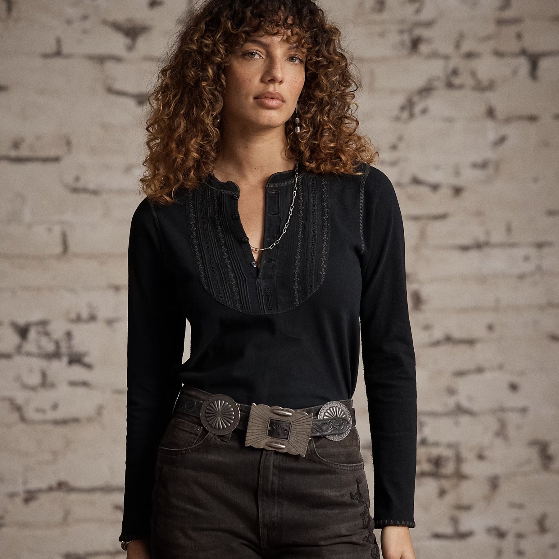 Embroidered Cotton-Linen Henley Shirt in Vintage Black – Jupiter